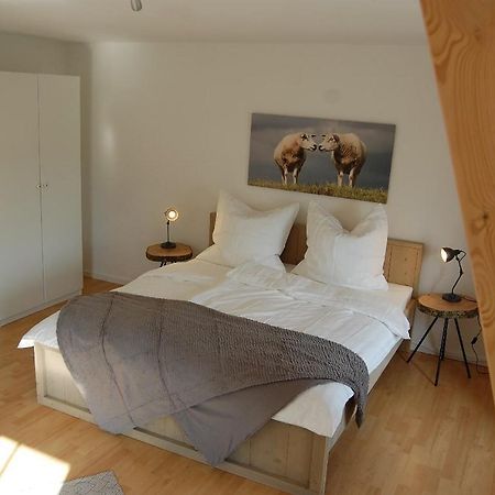 Ferienwohnung Im Gulfhof Krummhörn Exteriör bild