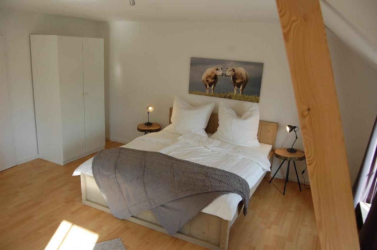 Ferienwohnung Im Gulfhof Krummhörn Exteriör bild